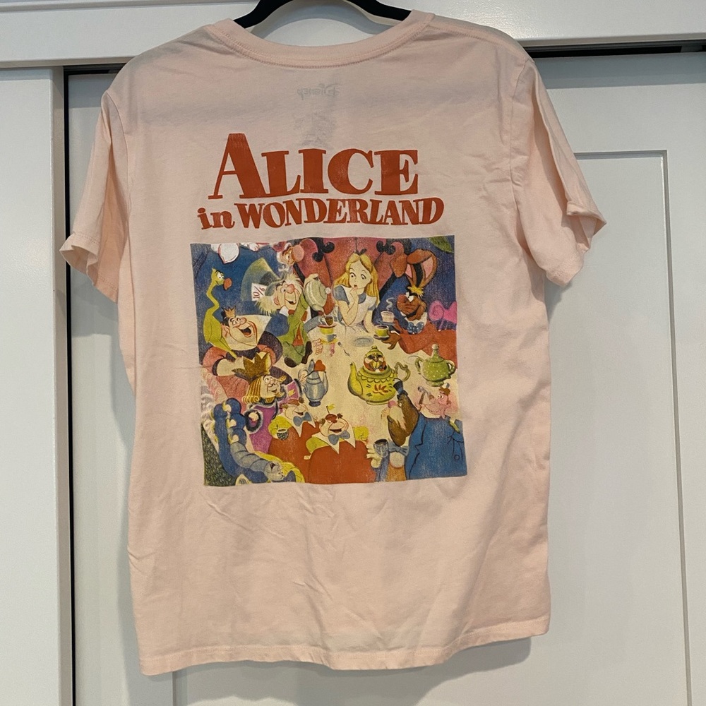 Disney Alice In Wonderland Graphic Tee Size Large